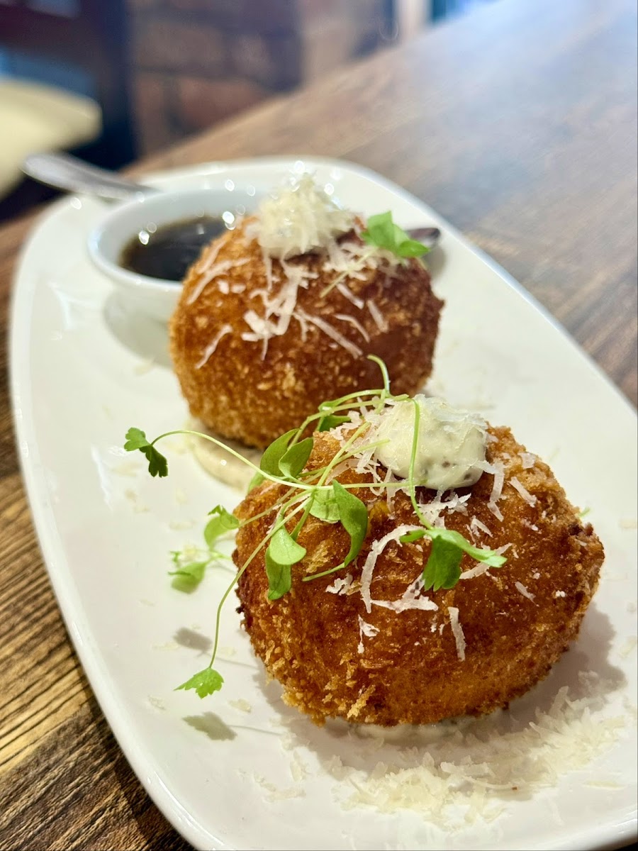 Damo Altrincham Photos 2